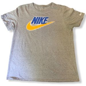 NIKE Men Large Athletic Cut Tee.